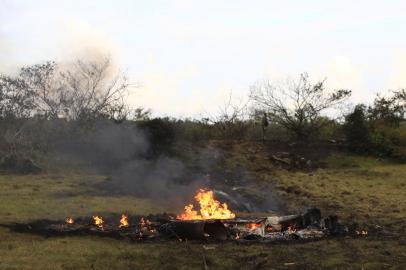 Avião pegou fogo após a queda