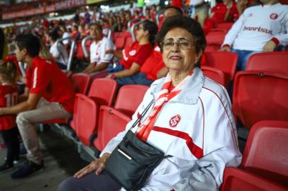  PORTO ALEGRE, RS, BRASIL, 29/03/2019: Vó Noêmia no Beira-Rio antes de Inter e Novo Hamburgo no Beira-RioIndexador: ISADORA NEUMANN