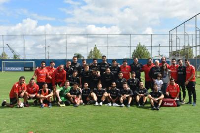 Antes de enfrentar o Inter, Palestino realizou treinamento no CT do Grêmio