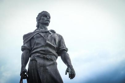  PORTO ALEGRE, RS, BRASIL, 14.01.2019. Estátua do Laçador pode mudar de lugar.Foto: Isadora Neumann/Agência RBSIndexador: ISADORA NEUMANN