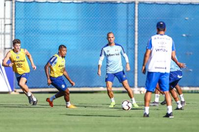 Diego Tardelli, Vico e Marinho em treino do Grêmio