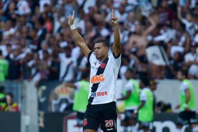 RIO DE JANEIRO, RJ, 07.04.2019 - VASCO-BANGU - Yan Sasse , jogador do Vasco comemora o gol com Bruno CÃ©sar durante partida contra o Bangu em jogo vÃ¡lido pela semifinal do Campeonato Carioca 2019 no estÃ¡dio do MaracanÃ£ no Rio de Janeiro, neste domingo, 07. (Foto: Clever Felix/Brazil Photo Press/Folhapress) 