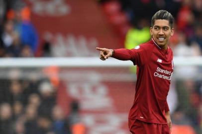  Liverpools Brazilian midfielder Roberto Firmino celebrates after scoring the opening goal of the English Premier League football match between Liverpool and Tottenham Hotspur at Anfield in Liverpool, north west England on March 31, 2019. (Photo by Paul ELLIS / AFP) / RESTRICTED TO EDITORIAL USE. No use with unauthorized audio, video, data, fixture lists, club/league logos or live services. Online in-match use limited to 120 images. An additional 40 images may be used in extra time. No video emulation. Social media in-match use limited to 120 images. An additional 40 images may be used in extra time. No use in betting publications, games or single club/league/player publications. / Editoria: SPOLocal: LiverpoolIndexador: PAUL ELLISSecao: soccerFonte: AFPFotógrafo: STF