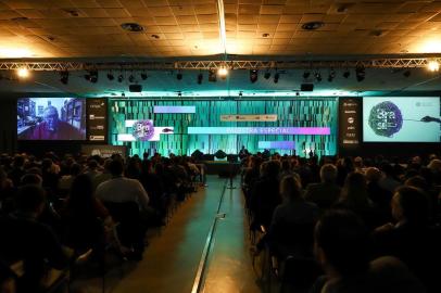  PORTO ALEGRE, RS, BRASIL, 09/04/2019- Olavo de Carvalho, por vídeo conferência, no fórum da liberdade na PUCRS.(FOTOGRAFO: OMAR FREITAS / AGENCIA RBS)