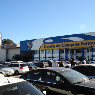  FARROUPILHA (12/06/2016) CENTRO DE COMPRAS FARROUPILHA. Reportagem do Pioneiro verifica comércio no dia dos namorados no Centro de Compras  Farroupiha (Roni Rigon/Pioneiro)