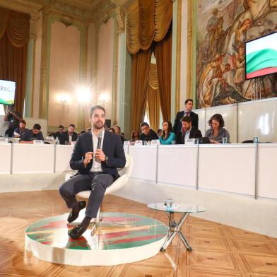 PORTO ALEGRE, RS, BRASIL, 08/04/2019 - O governador Eduardo Leite participou, na manhÃ£ desta terÃ§a-feira (9), da coletiva dos 100 dias de governo. Fotos: Felipe Dalla Valle/PalÃ¡cio Piratini