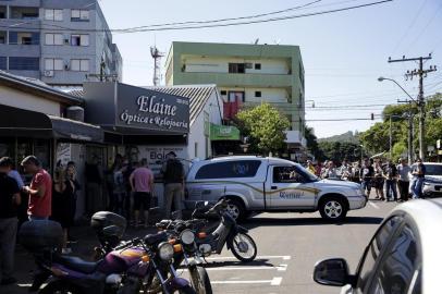  ESTÂNCIA VELHA, RS, BRASIL, 10-04-2019: Criminosos assaltam a joalheria e relojoaria Elaine em Estância Velha. Durante a ação, os bandidos mataram pai e filho que trabalhavam no estabelecimento. Um carro, que teria sido usado na fuga foi localizado horas depois. (Foto: Mateus Bruxel / Agência RBS)