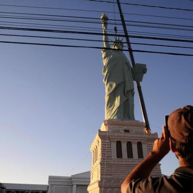  CAXAIS DO SUL, RS, BRASIL (10/04/2019)Réplica da Estátua da Liberdade da Havan é instalada em Caxias. (Antonio Valiente/Agência RBS)