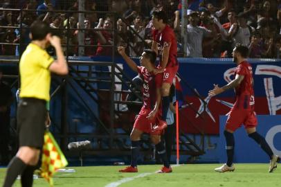  Victor Caceres (L) of Paraguays Cerro Porteno celebrates with teammates after scoring against Brazils Atletico Mineiro, during their Copa Libertadores football match at Pablo Rojas Stadium in Asuncion, Paraguay, on April  10, 2019. (Photo by NORBERTO DUARTE / AFP)Editoria: SPOLocal: AsuncionIndexador: NORBERTO DUARTESecao: soccerFonte: AFPFotógrafo: STR