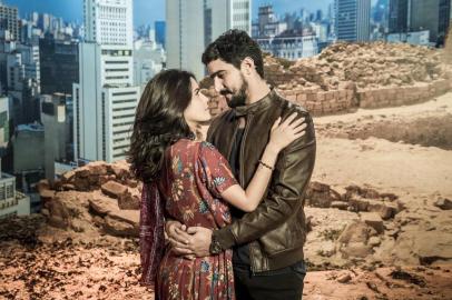 Jamil ( Renato Góes ) e Laila ( Julia Dalavia ), ÓRFÃOS DA TERRA