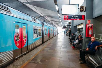  PORTO ALEGRE, RS, BRASIL, 11/04/2019: Blitz anual nas estações da Trensurb. Estação Mercado. (Foto: Omar Freitas / Agência RBS)