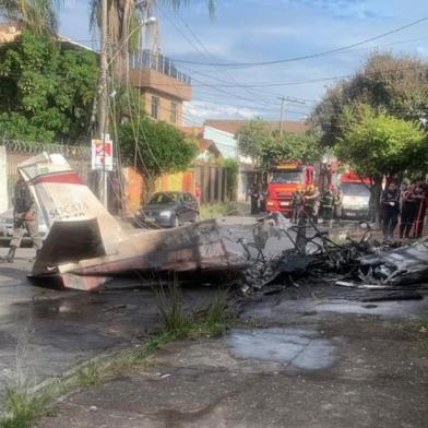 BELO HORIZONTE, 13/04/2019, Avião de pequeno porte cai e deixa um morto em Belo Horizonte