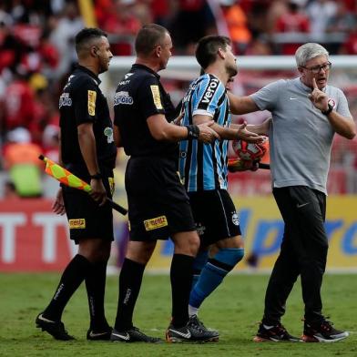  PORTO ALEGRE, RS, BRASIL, 14.04.2019. Inter e Grêmio se enfrentam no Beira-Rio em primeira partida pela final do Campeonato Gaúcho 2019. Clássico é o Gre-Nal de número 419.(Foto: Marco Favero / Agencia RBS)Indexador: Felix Zucco