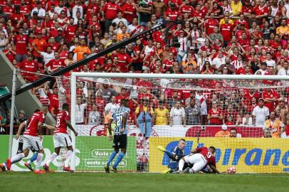  PORTO ALEGRE, RS, BRASIL, 14.04.2019. Inter e Grêmio se enfrentam no Beira-Rio em primeira partida pela final do Campeonato Gaúcho 2019. Clássico é o Gre-Nal de número 419.(FOTOGRAFO: ANDRÉ ÁVILA / AGENCIA RBS)Indexador: Andre Avila