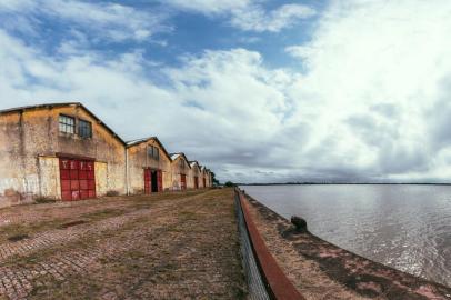  PORTO ALEGRE, RS, BRASIL, 12/04/2019: Início das obras de revitalização do Cais Mauá. (Foto: Omar Freitas / Agência RBS)