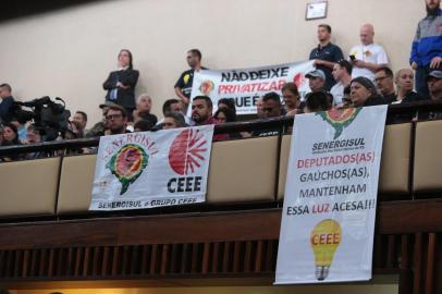  PORTO ALEGRE-RS- BRASIL- 05/02/2019- Em mais uma tentativa de sensibilizar os deputados estaduais, o governador Eduardo Leite usou a tribuna da Assembleia Legislativa, nesta terça-feira (5), durante a abertura da primeira sessão ordinária do ano, para falar da situação financeira do Estado, apresentar o diagnóstico dos principais problemas do Rio Grande do Sul e anunciar seus planos. O mais imediato deles é a proposta de emenda à Constituição (PEC) que dispensa a exigência de plebiscito para a venda ou federalização de CEEE, Companhia Riograndense de Mineração (CRM) e Sulgás. FOTO FERNANDO GOMES/ ZEROHORA