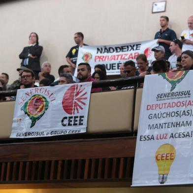  PORTO ALEGRE-RS- BRASIL- 05/02/2019- Em mais uma tentativa de sensibilizar os deputados estaduais, o governador Eduardo Leite usou a tribuna da Assembleia Legislativa, nesta terça-feira (5), durante a abertura da primeira sessão ordinária do ano, para falar da situação financeira do Estado, apresentar o diagnóstico dos principais problemas do Rio Grande do Sul e anunciar seus planos. O mais imediato deles é a proposta de emenda à Constituição (PEC) que dispensa a exigência de plebiscito para a venda ou federalização de CEEE, Companhia Riograndense de Mineração (CRM) e Sulgás. FOTO FERNANDO GOMES/ ZEROHORA