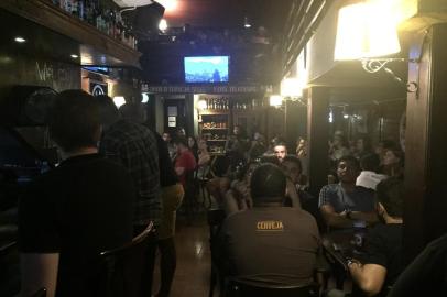 Porto Alegre, 14/04/2019 - Fãs assistem ao primeiro episódio da última temporada de Game of Thrones no Malvadeza Pub II, na Cidade Baixa, em Porto Alegre.