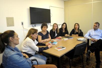  CAXIAS DO SUL, RS, BRASIL, 05/04/2019Integrantes da Escola de Estudos Psicanalíticos de Caxias Do Sul que desenvolvem projeto inédito na rede pública de educação. Da direita para a esquerda: Macuri Peteffi, Giselle Dalsochio Montemezzo, Ariela Siqueira Dal Piaz, Elenice Lazarotto, Ana Bonone, Margareth Kuhn Martta, Sandra Helena Mazzochi e Maria do Carmos Mattana. (Lucas Amorelli/Agência RBS)