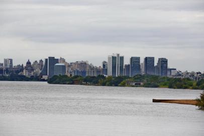  PORTO ALEGRE, RS, BRASIL 15/04/2019 - Clima Tempo - Porto Alegre. (FOTO: ROBINSON ESTRÁSULAS/AGÊNCIA RBS)