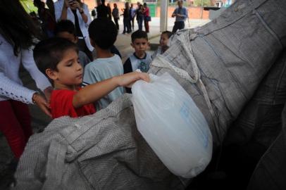  CAXIAS DO SUL, RS, BRASIL 15/04/2019Projeto Plástico do Bem incluirá 15 escolas e quase 6 mil estudantes na primeira etapa em Caxias do Sul. (Felipe Nyland/Agência RBS)