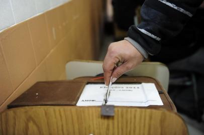  Cerca de 70 mil caxienses estão aptos a votar na eleição da União das Associações de Bairros (UAB) e das Associações de Moradores de Bairros (Amobs) neste domingo, 05/06. Na foto movimentação na UAB do Fátima.