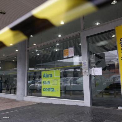  *  FOTOS EM BAIXA *PORTO ALEGRE, RS, BRASIL, 16-04-2019: Assalto em agência do Banco do Brasil no bairro Humaitá, na zona norte. (Foto: Mateus Bruxel / Agência RBS)