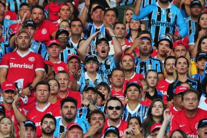  PORTO ALEGRE, RS, BRASIL, 01-03-2015 - Campeonato Gaúcho 2015 - 8ª Rodada,  Internacional x Grêmio no Estádio Beira-Rio.(Foto:Diego Vara/Agência RBS)Torcida mista