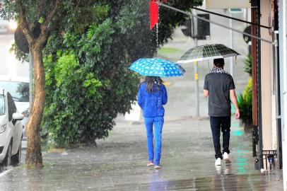  CAXIAS DO SUL, RS, BRASIL, 22/03/2019. Chuva na tarde de sexta-feira, em Caxias do Sul. (Porthus Junior/Agência RBS)