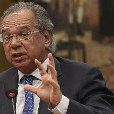  Paulo Guedes debate a reforma da Previdência na CCJ da CâmaraAo lado do presidente da Câmara, Rodrigo Maia, o ministro da Economia, Paulo Guedes, vai à Comissão de Constituição e Justiça (CCJ) da Câmara, para debater a reforma da Previdência (PEC 6/19).José Cruz/Agência Brasil