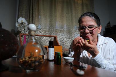  CAXIAS DO SUL, RS, BRASIL 10/04/2019Aromaterapeuta Bete Carelli revela segredos da terapia holística com a qual trabalha há 10 anos. (Felipe Nyland/Agência RBS)