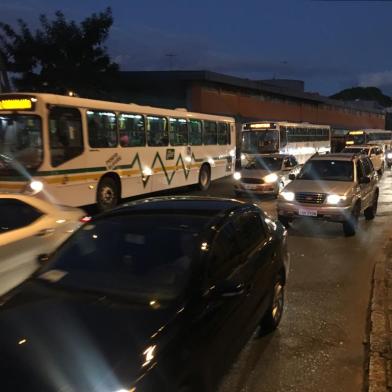 rodoviária porto alegre movimentação quinta-feira santa páscoa trânsito