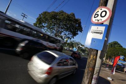  PORTO ALEGRE, RS, BRASIL - 2019.04.18 - Imagem de movimento na Avenida Sertório, que deve diminuir o limite de velocidade. (Foto: ANDRÉ ÁVILA/ Agência RBS)