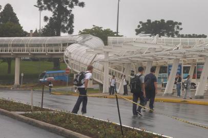  Avenida Antônio Vignoli. Obras  de melhorias na Avenida Professor Antônio Vignoli causam transtornos a alunos e motoristas que transitam nas imediações do Hospital Gera e da UCS.