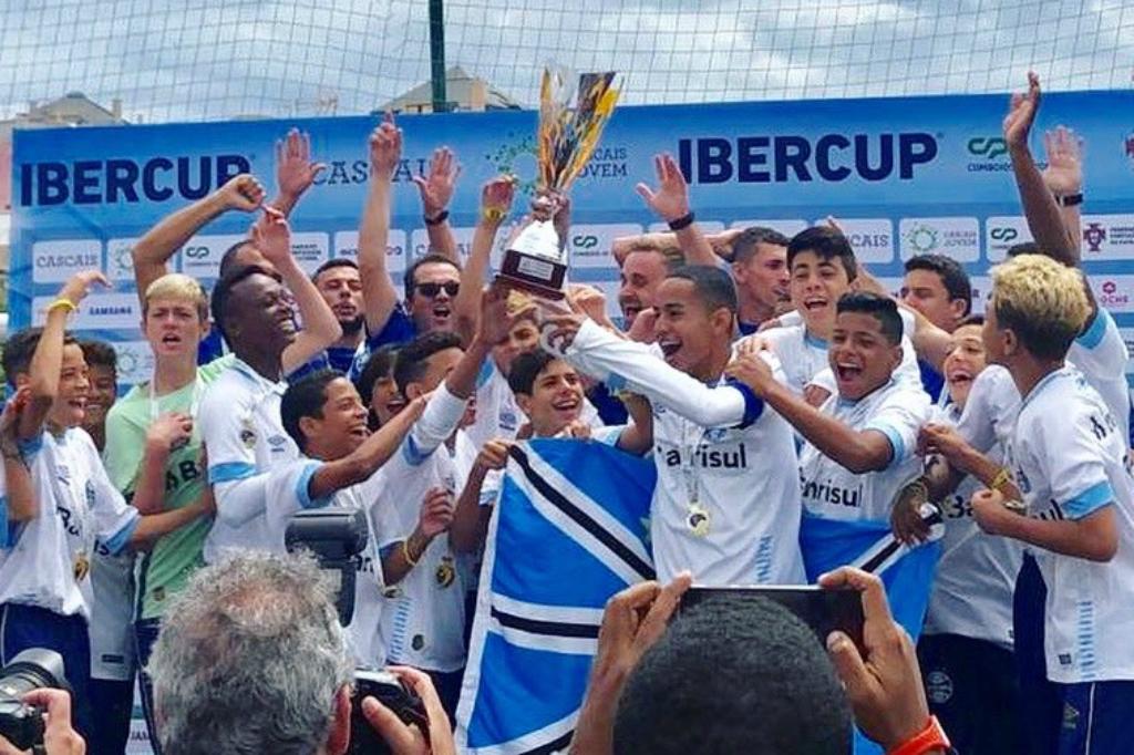Time sub13 do Grêmio é campeão da IberCup, em Portugal GZH