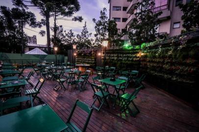 Caxias do Sul ganha beer garden inspirado em formato popular na Alemanha