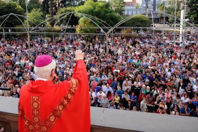  CAXIAS DO SUL, RS, BRASIL. (19/04/2019)Milhares de fiéis participam de procissão da Sexta-Feira Santa em Caxias. (Antonio Valiente/Agência RBS)