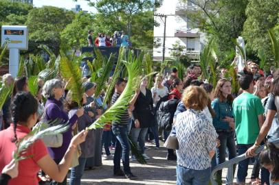  Celebração do dia, Domingo de Ramos, em frente a Basilica da Medianeira, em Santa Maria.