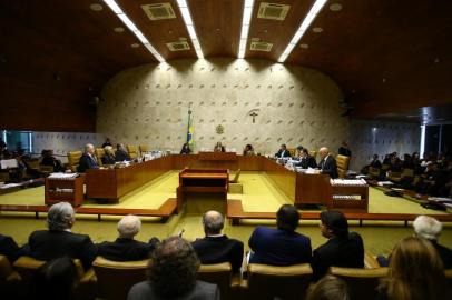 Plenário do STF retoma julgamento de habeas corpus preventivo de LulaDF - LAVA JATO/LULA/STF/HABEAS CORPUS - POLÍTICA - Vista geral do plenário do Supremo   Tribunal Federal (STF), em Brasília,   durante o julgamento do habeas corpus   preventivo do ex-presidente Luiz Inácio   Lula da Silva, que tenta barrar a   prisão após condenação em segunda   instância, nesta quarta-feira, 04. O   ministro Edson Fachin, relator do caso,   será o primeiro a votar.       04/04/2018 - Foto: DIDA SAMPAIO/ESTADÃO CONTEÚDOEditoria: POLÍTICALocal: BRASÍLIAIndexador: DIDA SAMPAIOFotógrafo: ESTADÃO CONTEÚDO