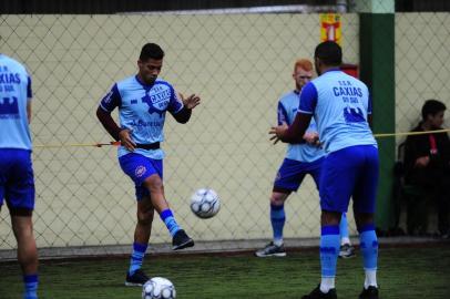  CAXIAS DO SUL, RS, BRASIL, 16/04/2019.Treino do Caxias no Natura Sports. Na foto, Raphael Soares, lateral-esquerdo. (Porthus Junior/Agência RBS)