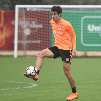 Rodrigo Dourado participou do último treino do Inter antes da viagem ao Peru para enfrentar o Alianza Lima