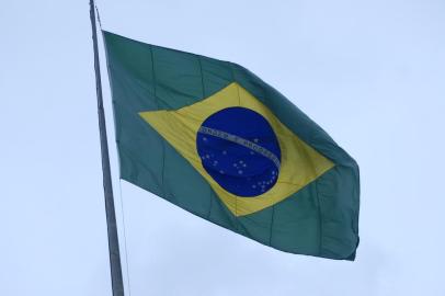 *** Fabrizio Motta - Bandeira Brasil *** Trocada a antiga bandeira do Brasil, da Praça da Bandeira que esta em reforma, por uma nova.