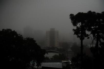  CAXIAS DO SUL, RS, BRASIL, 03/09/2018. Ambiental de clima chuvoso em Caxias do Sul. (Diogo Sallaberry/Agência RBS)