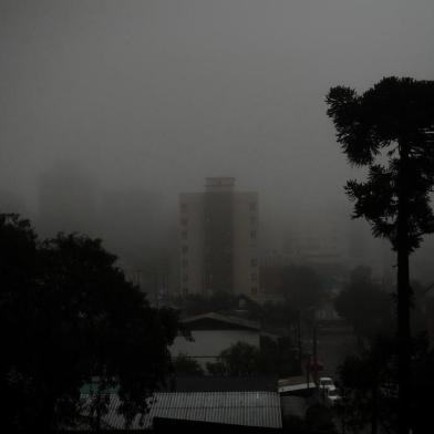  CAXIAS DO SUL, RS, BRASIL, 03/09/2018. Ambiental de clima chuvoso em Caxias do Sul. (Diogo Sallaberry/Agência RBS)