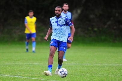  CAXIAS DO SUL, RS, BRASIL, 22/04/2019. Treino do Caxias. O Caxias se prepara para a disputa da Série D do Campeonato Brasileiro. Na foto, meia Wagner. (Porthus Junior/Agência RBS)Indexador:                                 