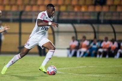 SÃO PAULO, SP - 09.03.2019: SÃO PAULO FC X FERROVIÁRIA - Gonzalo Carneiro do São Paulo FC durante partida entre São Paulo FC x Ferroviária, válida pela 10ª rodada do Campeonato Paulista 2019 e realizada no Estádio do Pacaembu em São Paulo, SP. (Foto: Maurício Rummens/Fotoarena/Lancepress!)