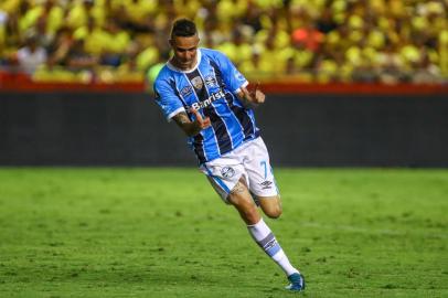 RS - FUTEBOL/CONMEBOL LIBERTADORES BRIDGESTONE 2017 /GREMIO X BARCELONA - ESPORTES - Lance da partida entre Gremio e Barcelona disputada na noite desta quarta-feira, no Estadio Monumental Isidro Romero, em Guayaquil valida pelas semifinal da Conmebol Libertadores Bridgestone 2017. FOTO: LUCAS UEBEL/GREMIO FBPA