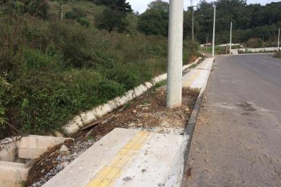 Prefeitura de Caxias garante que calçadas da Estrada dos Romeiros terão acessibilidade