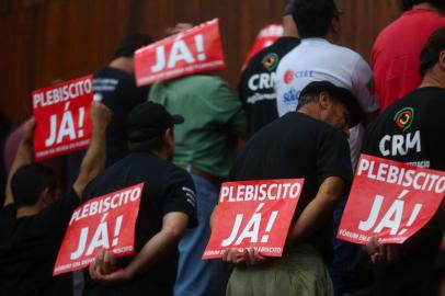  PORTO ALEGRE, RS, BRASIL, 23/04/2019 - Assembleia Legislativa, sessão suspensa para preencher as galerias. Deputados devem votar nesta terça-feira projeto que retira a necessidade de consulta à população para venda das estatais CEEE, Sulgás e CRM(FOTOGRAFO: ROBINSON ESTRÁSULAS / AGENCIA RBS)