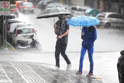  CAXIAS DO SUL, RS, BRASIL, 22/03/2019. Chuva na tarde de sexta-feira, em Caxias do Sul. (Porthus Junior/Agência RBS)